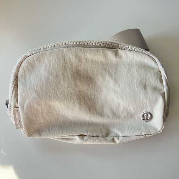 LULULEMON EVERYWHERE BELT BAG WHITE OPAL NWT - Picture 4 of 6